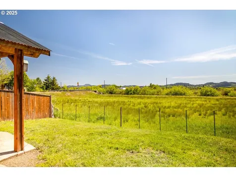 5914 Avalon Street Eugene OR 97402