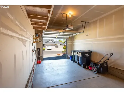 5914 Avalon Street Eugene OR 97402