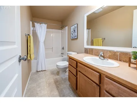 5914 Avalon Street Eugene OR 97402