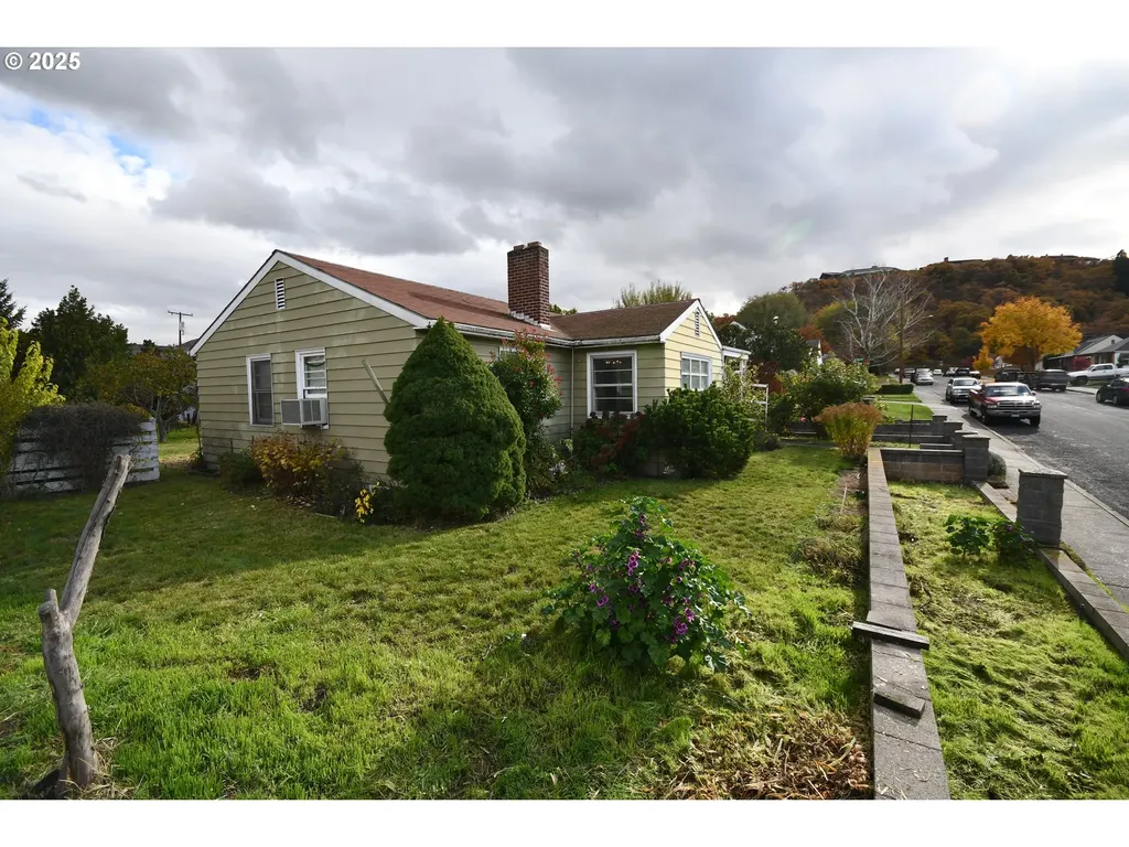 1300 View Court The Dalles OR 97058