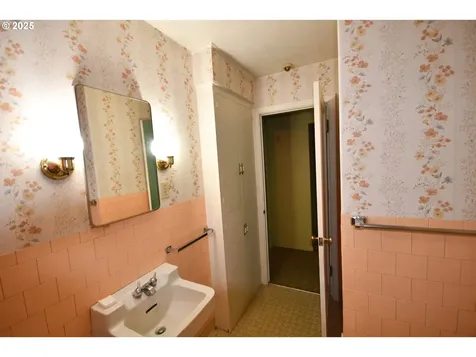 1300 View Court The Dalles OR 97058