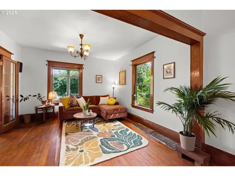 2346 SE Woodward Street Portland OR 97202
