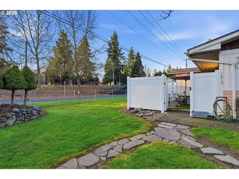 1213 Oakhill Avenue SE Salem OR 97302
