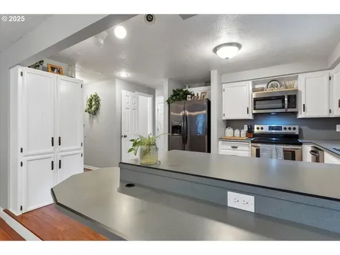 5190 Woodscape Drive SE Salem OR 97306