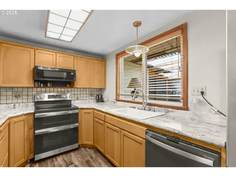 9902 NE Oakhurst Drive Vancouver WA 98662