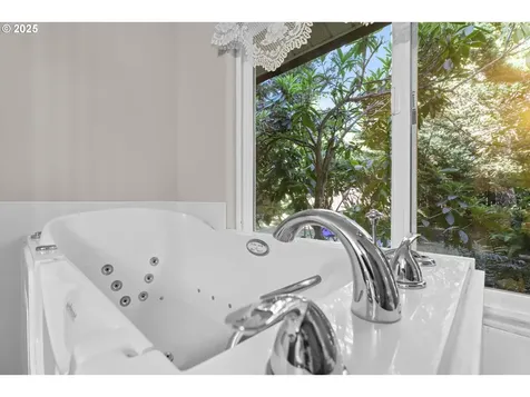 9902 NE Oakhurst Drive Vancouver WA 98662
