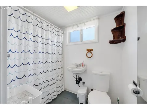 552 Highway 101 Rockaway Beach OR 97136