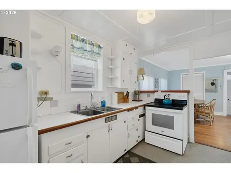 552 Highway 101 Rockaway Beach OR 97136