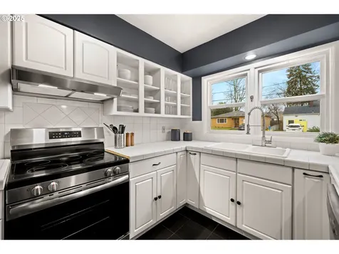 6120 NE 10th Avenue Portland OR 97211