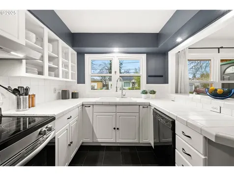 6120 NE 10th Avenue Portland OR 97211