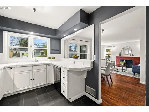 6120 NE 10th Avenue Portland OR 97211