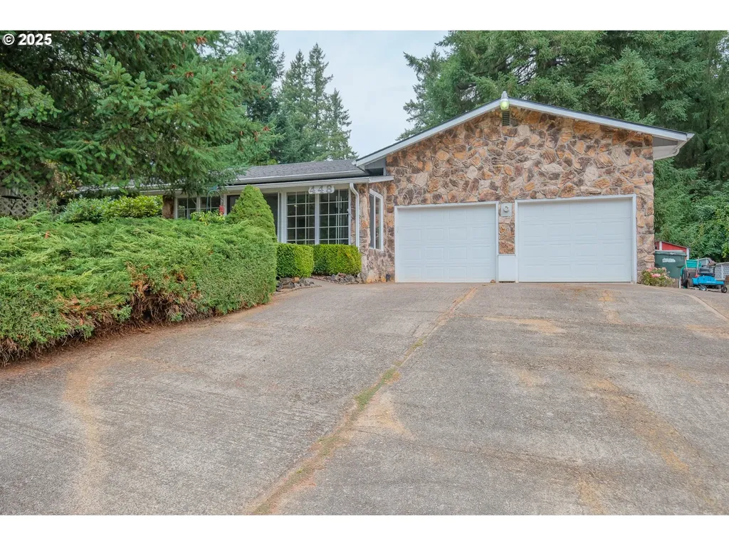 448 Strawberry Loop Sweet Home OR 97386