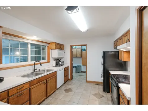 448 Strawberry Loop Sweet Home OR 97386