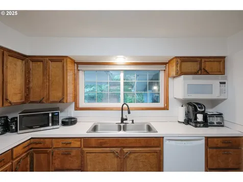448 Strawberry Loop Sweet Home OR 97386