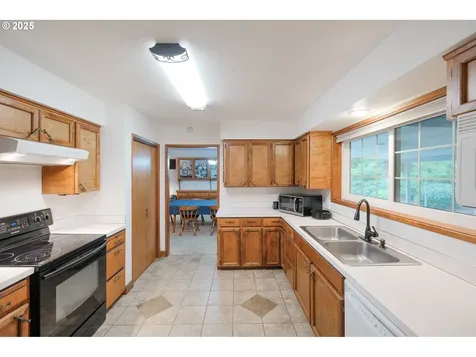 448 Strawberry Loop Sweet Home OR 97386
