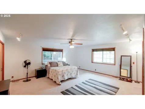 448 Strawberry Loop Sweet Home OR 97386