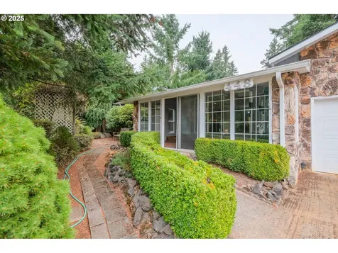 448 Strawberry Loop Sweet Home OR 97386