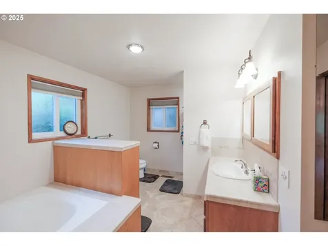 448 Strawberry Loop Sweet Home OR 97386