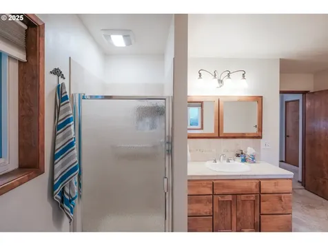 448 Strawberry Loop Sweet Home OR 97386