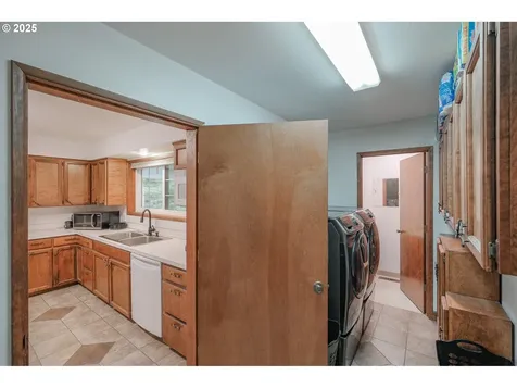 448 Strawberry Loop Sweet Home OR 97386