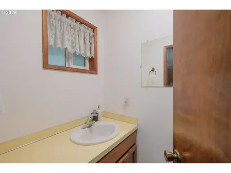 448 Strawberry Loop Sweet Home OR 97386