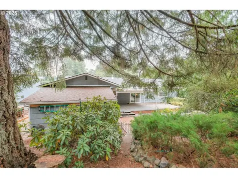 448 Strawberry Loop Sweet Home OR 97386