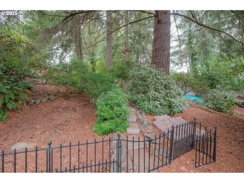 448 Strawberry Loop Sweet Home OR 97386