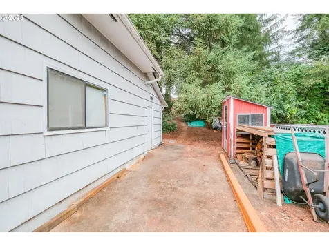 448 Strawberry Loop Sweet Home OR 97386