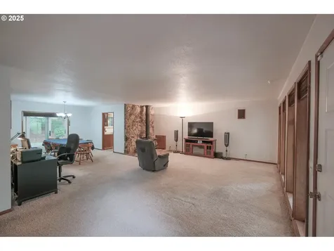 448 Strawberry Loop Sweet Home OR 97386