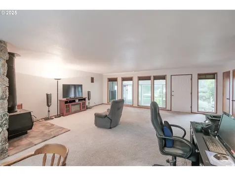 448 Strawberry Loop Sweet Home OR 97386