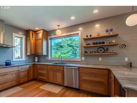98 Harlem Street SE Bandon OR 97411