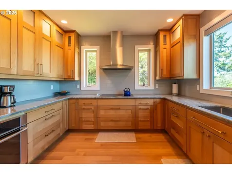 98 Harlem Street SE Bandon OR 97411