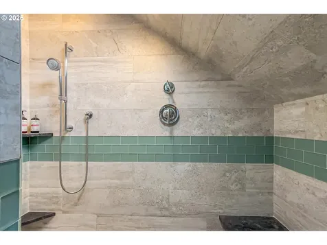 98 Harlem Street SE Bandon OR 97411