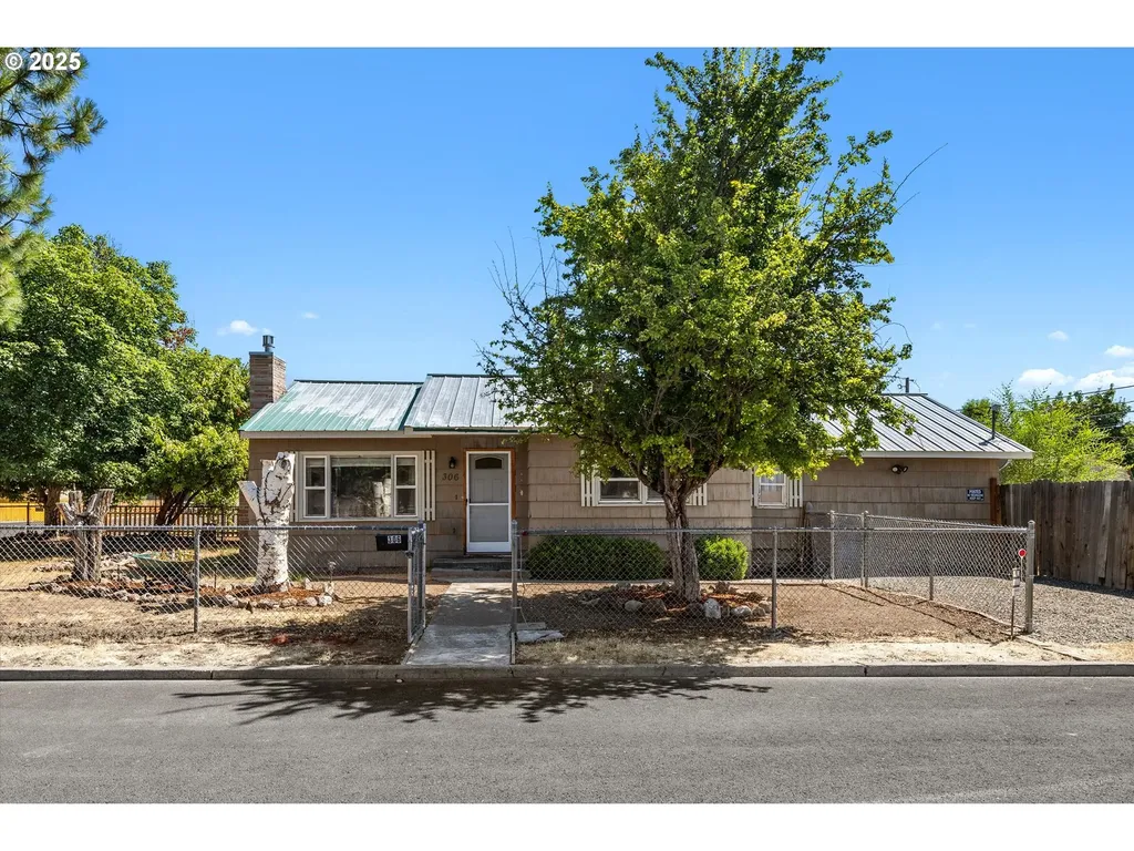 306 SE Dunham Street Prineville OR 97754