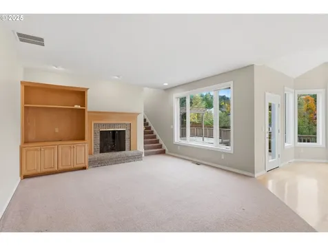 8722 NW Benson Street Portland OR 97229