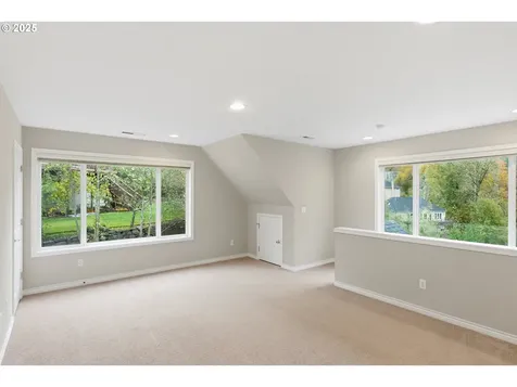 8722 NW Benson Street Portland OR 97229