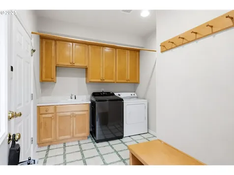 8722 NW Benson Street Portland OR 97229