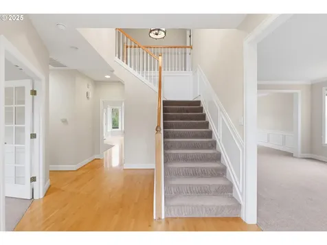 8722 NW Benson Street Portland OR 97229
