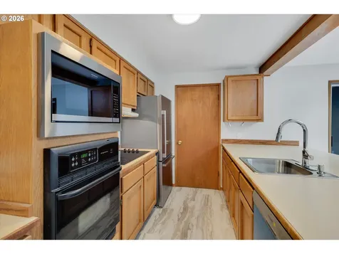 9080 NW Kearney Street Portland OR 97229