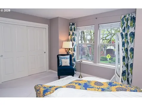 7798 SW Alder Street Portland OR 97224