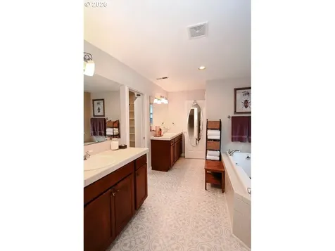 7798 SW Alder Street Portland OR 97224