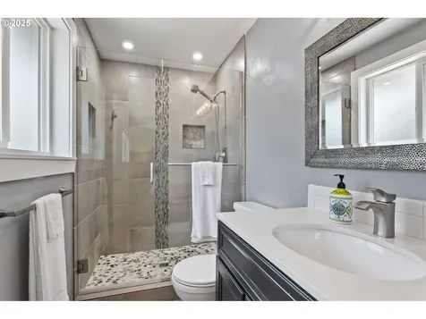 5384 SE Villa Street Hillsboro OR 97123