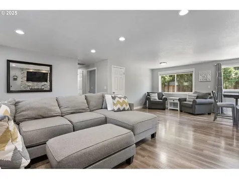 5384 SE Villa Street Hillsboro OR 97123