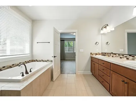 13712 NW 52nd Avenue Vancouver WA 98685