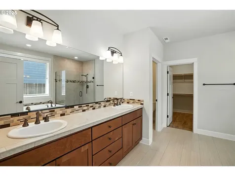 13712 NW 52nd Avenue Vancouver WA 98685