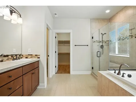 13712 NW 52nd Avenue Vancouver WA 98685