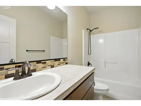 13712 NW 52nd Avenue Vancouver WA 98685