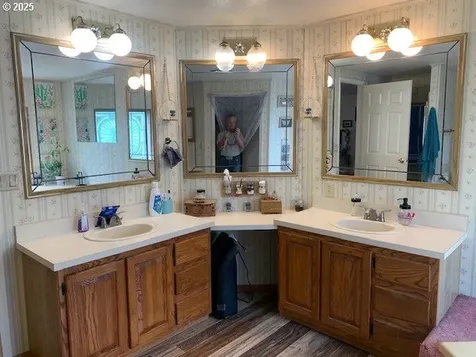 1517 NE Newton Creek Drive Roseburg OR 97470