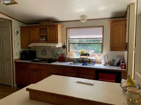1517 NE Newton Creek Drive Roseburg OR 97470