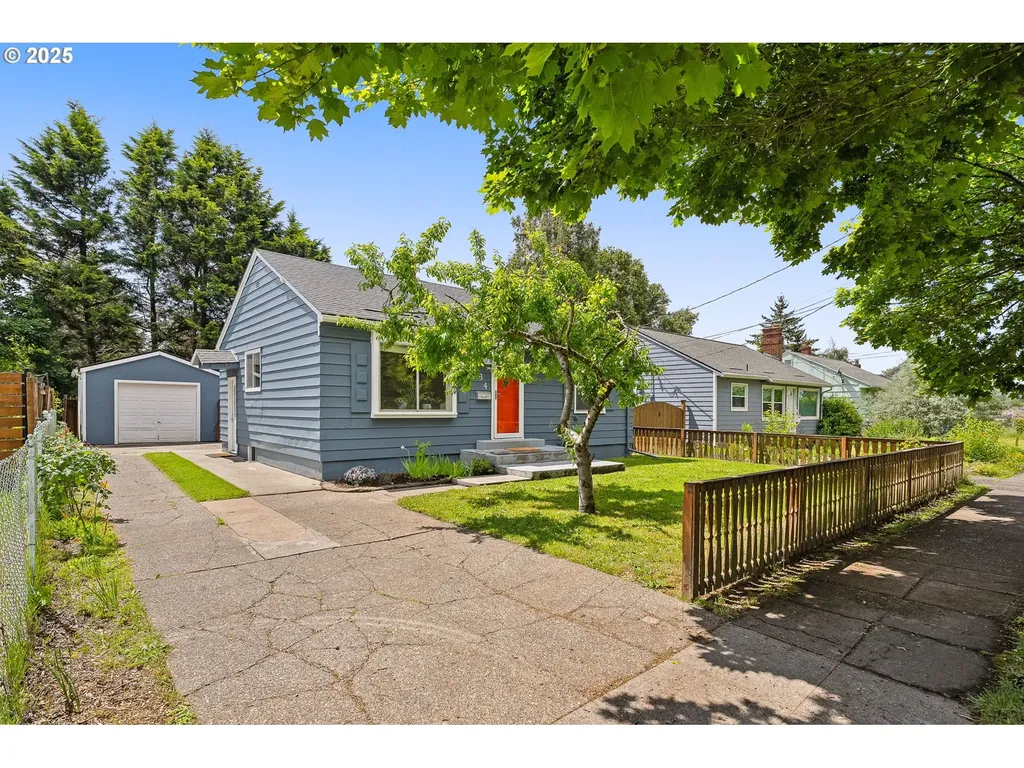 8634 NE Fremont Street Portland OR 97220